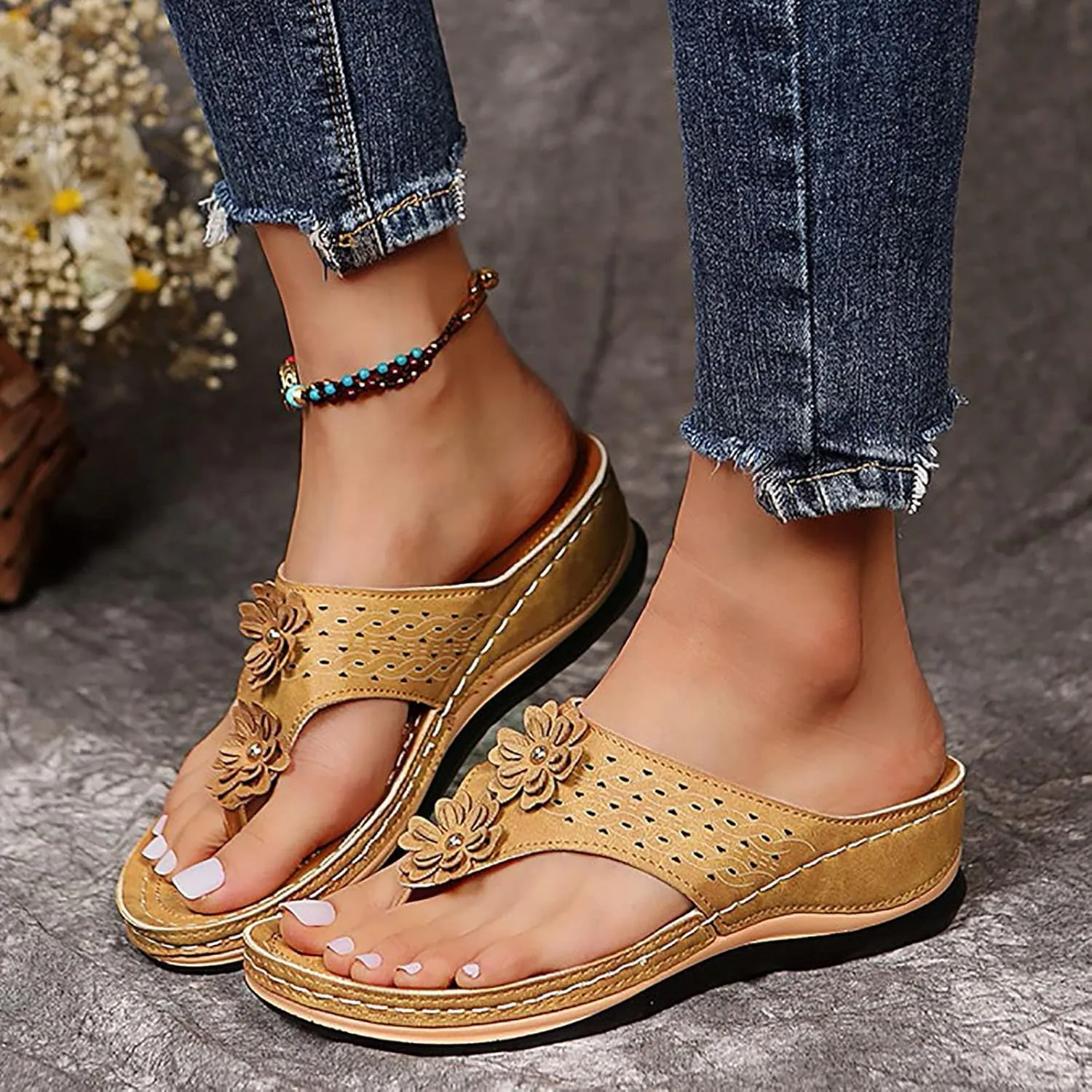 Eduavar Dressy Sandals Women, Sandals Women Dressy Summer Comfy Flip Flops Sandals Breathable Open Toe Flat Sandals