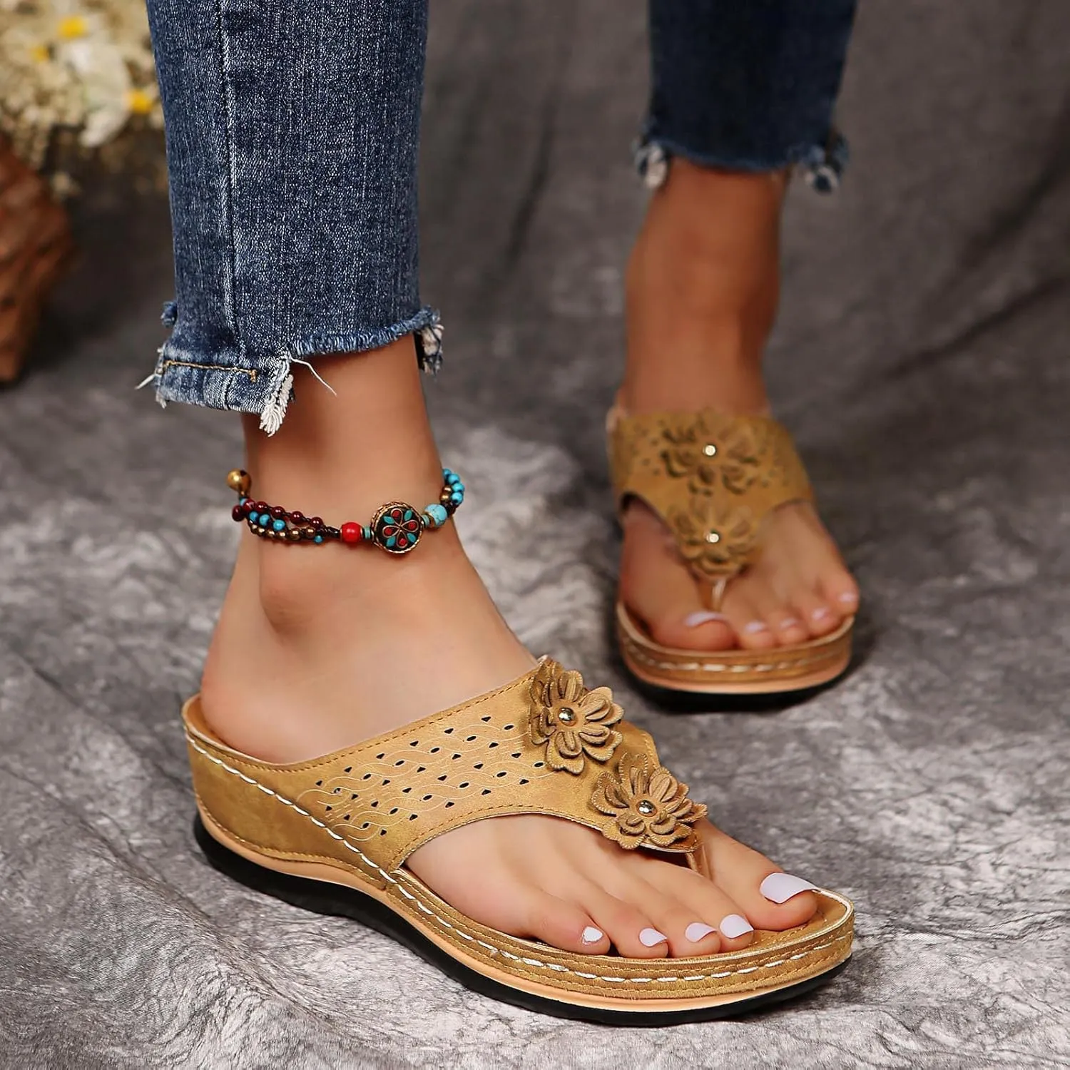 Eduavar Dressy Sandals Women, Sandals Women Dressy Summer Comfy Flip Flops Sandals Breathable Open Toe Flat Sandals