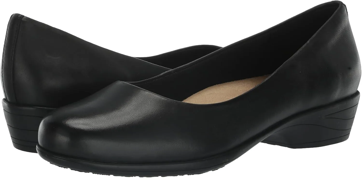 Trotters Women's Rozalin Loafer Flat